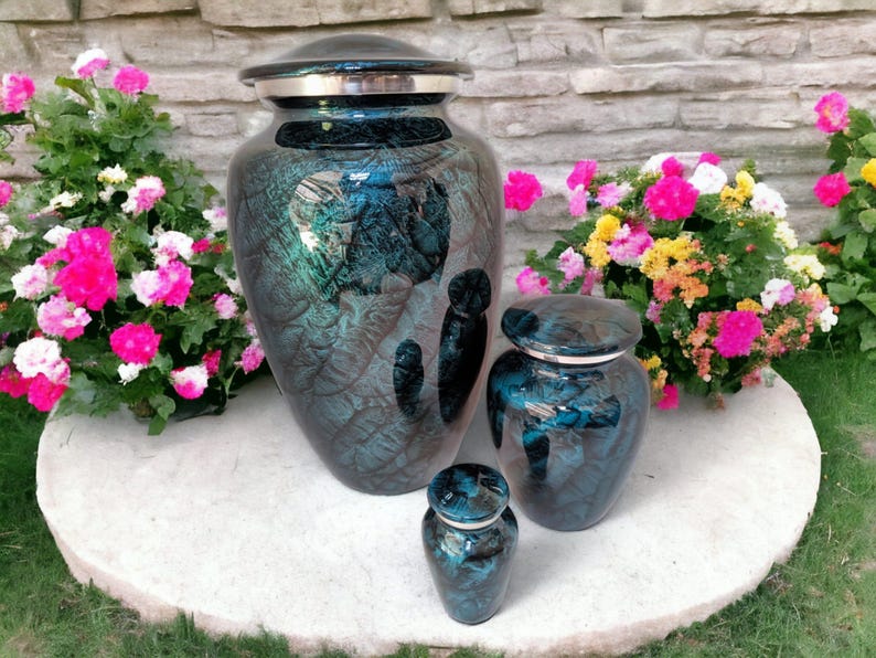 Choosing the Right Urn: A Complete Guide to Types, Materials & Sizing