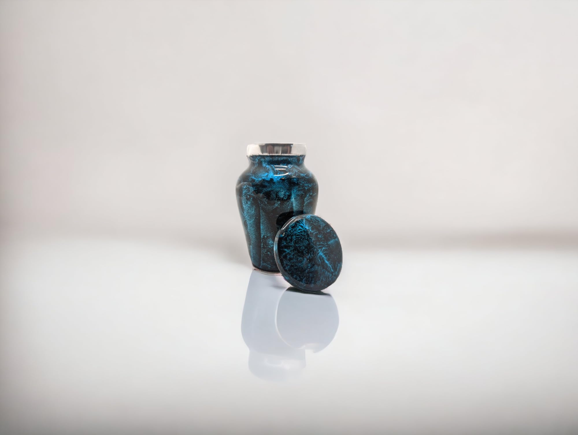 Beautiful Ocean Cremation Urns & Keepsakes with Serene Finish for Human Ashes, Female, Male, Funeral, Pet (Large)